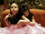 addihuggingcassixmaseve_0